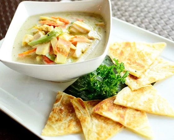 Image: Roti with Green Curry (Vegan)